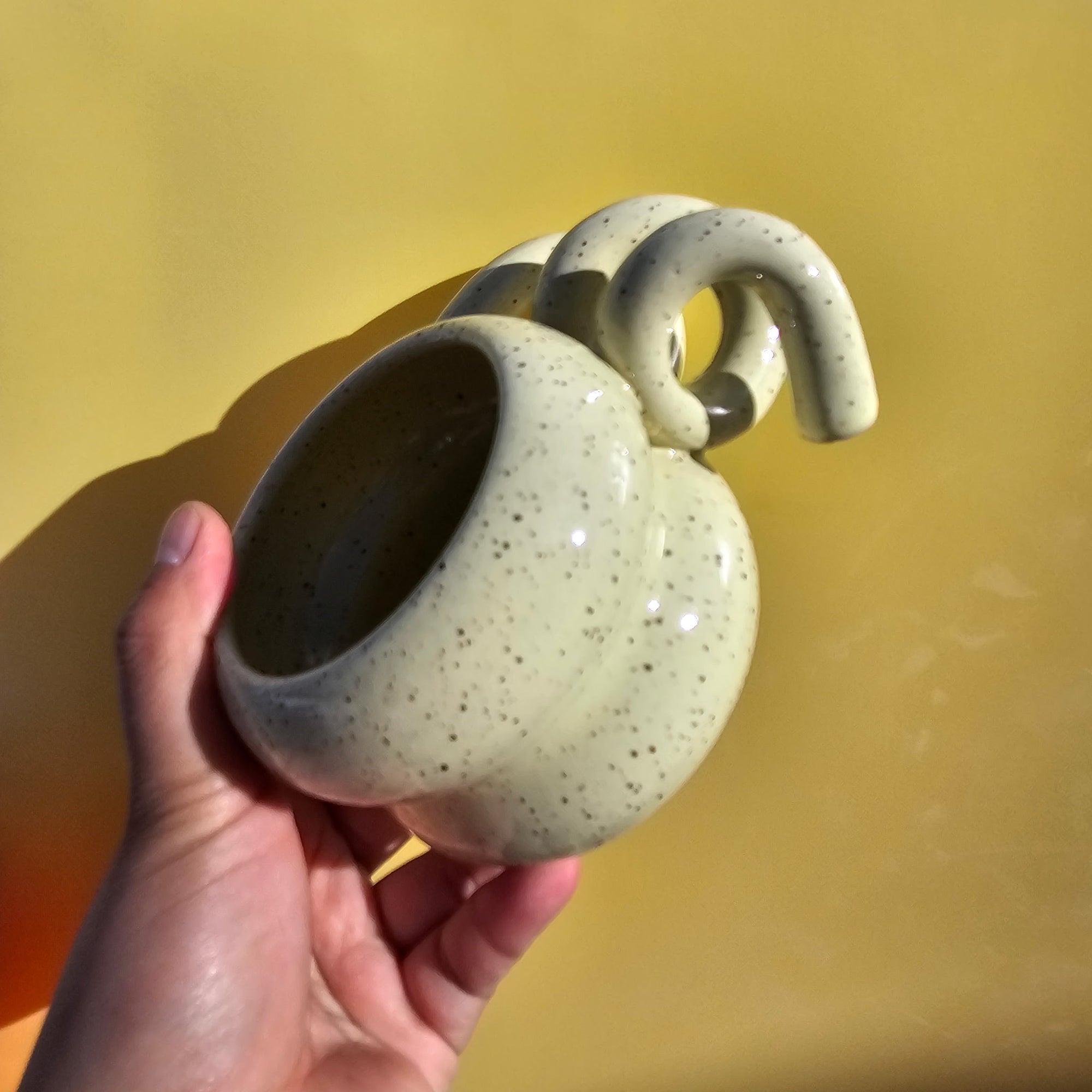 MINTY SPECKLED WAVY TWISTY MUG